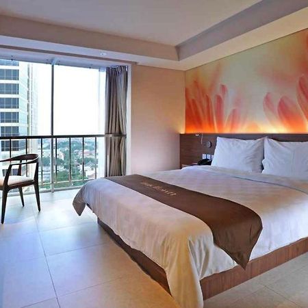Midtown Hotel Surabaya Exterior foto