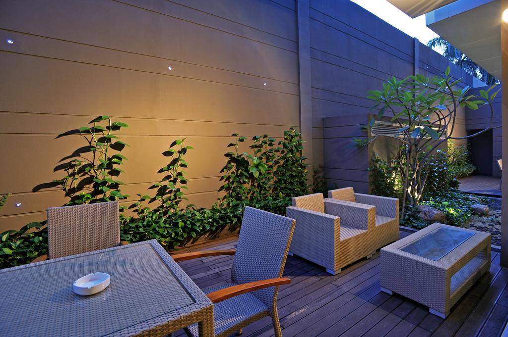 Midtown Hotel Surabaya Exterior foto