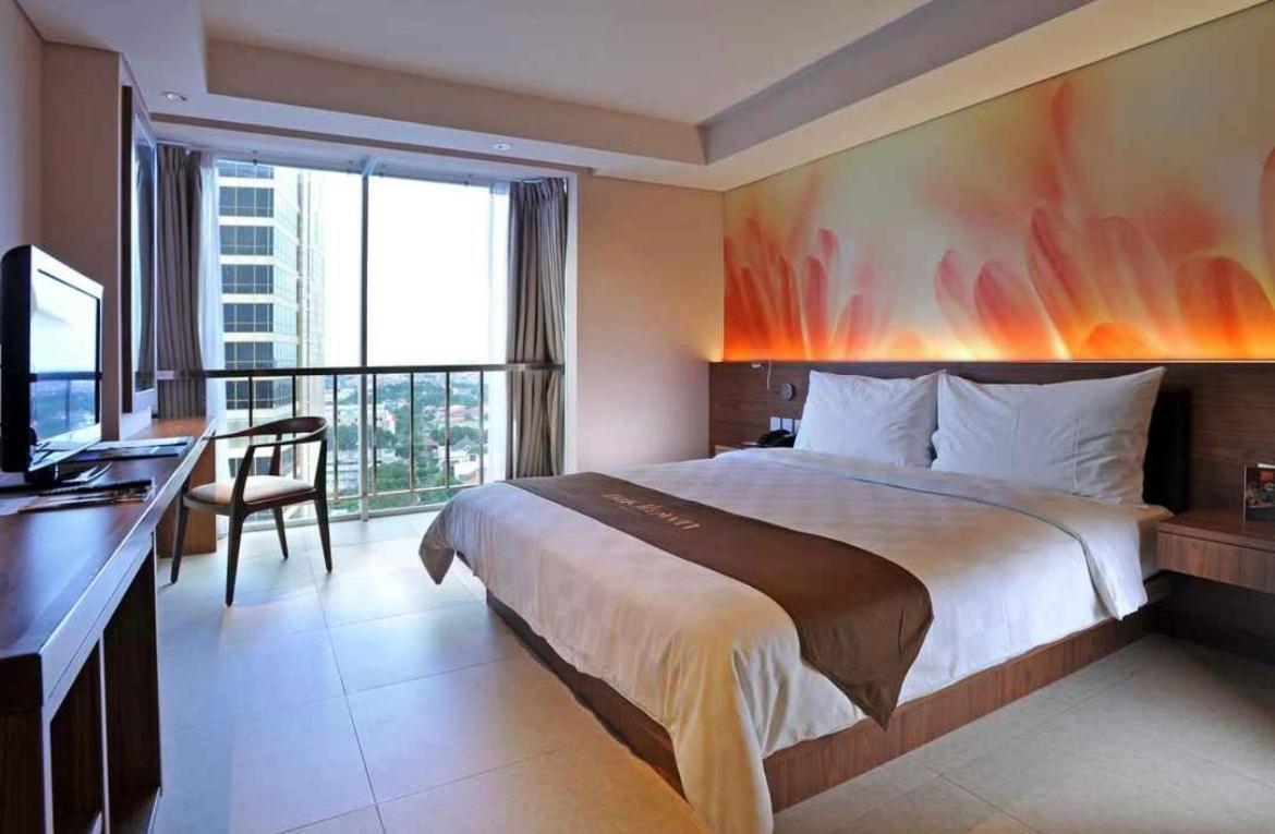 Midtown Hotel Surabaya Exterior foto