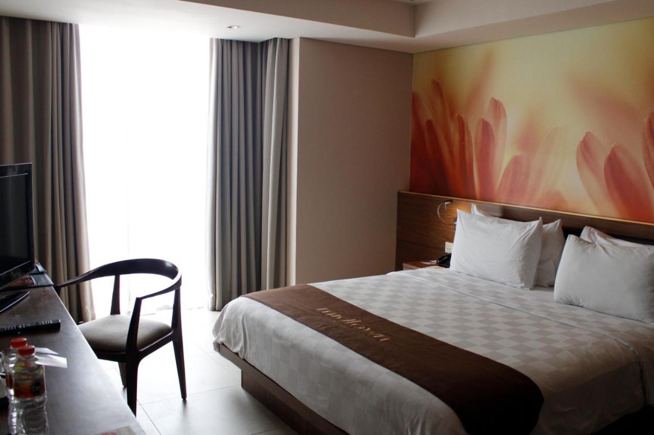 Midtown Hotel Surabaya Exterior foto