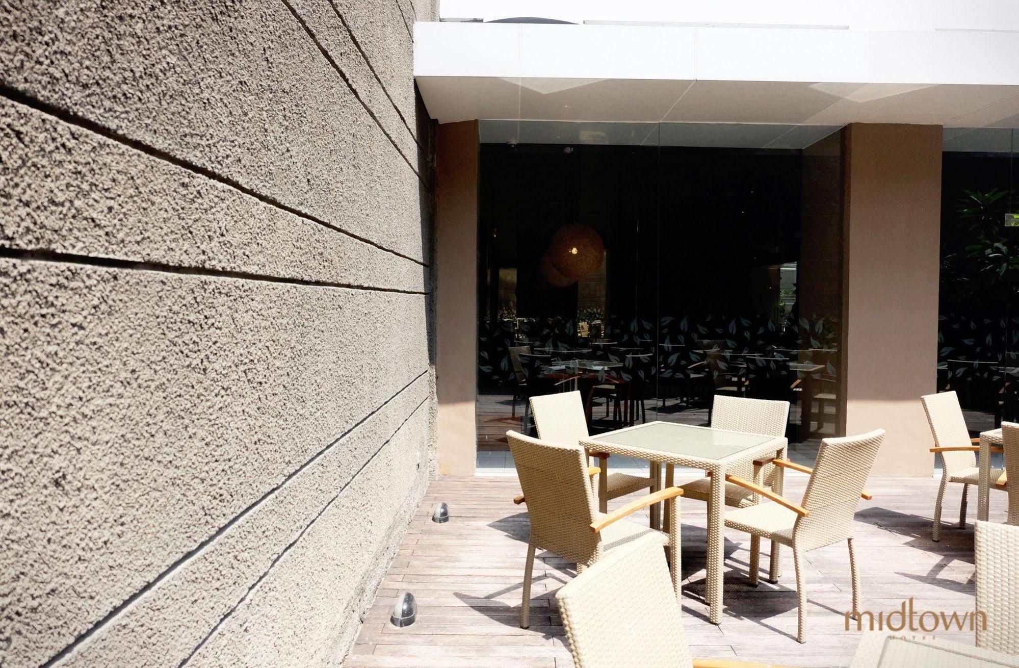 Midtown Hotel Surabaya Exterior foto